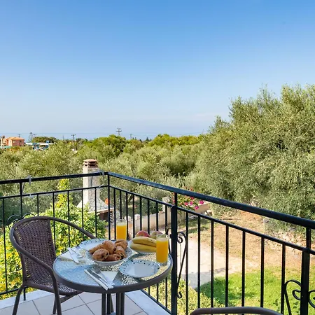 Vista Studios&apartments Svoronata