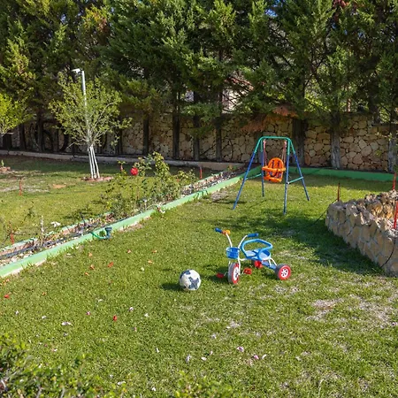 Vista Studios&apartments Svoronata