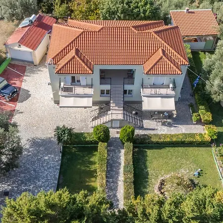 Vista Studios&apartments Svoronata